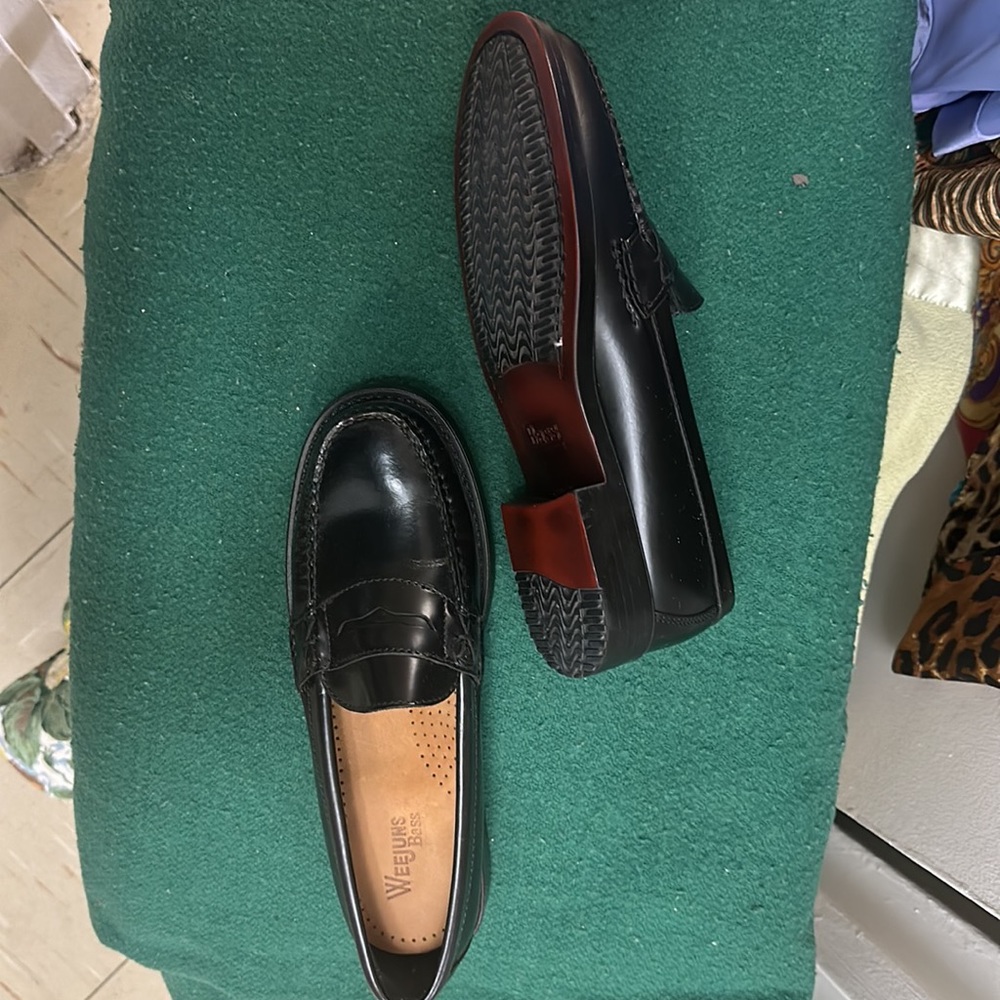 Brand new Black bass loafer size 7.5M